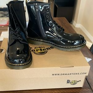 Doc Martens Black Patent leather like new!!  Kids fits women size 8 1/2